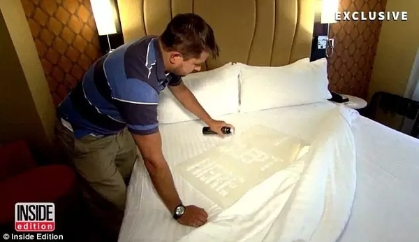 酒店的毛巾床单看上去雪白的就是干净吗？